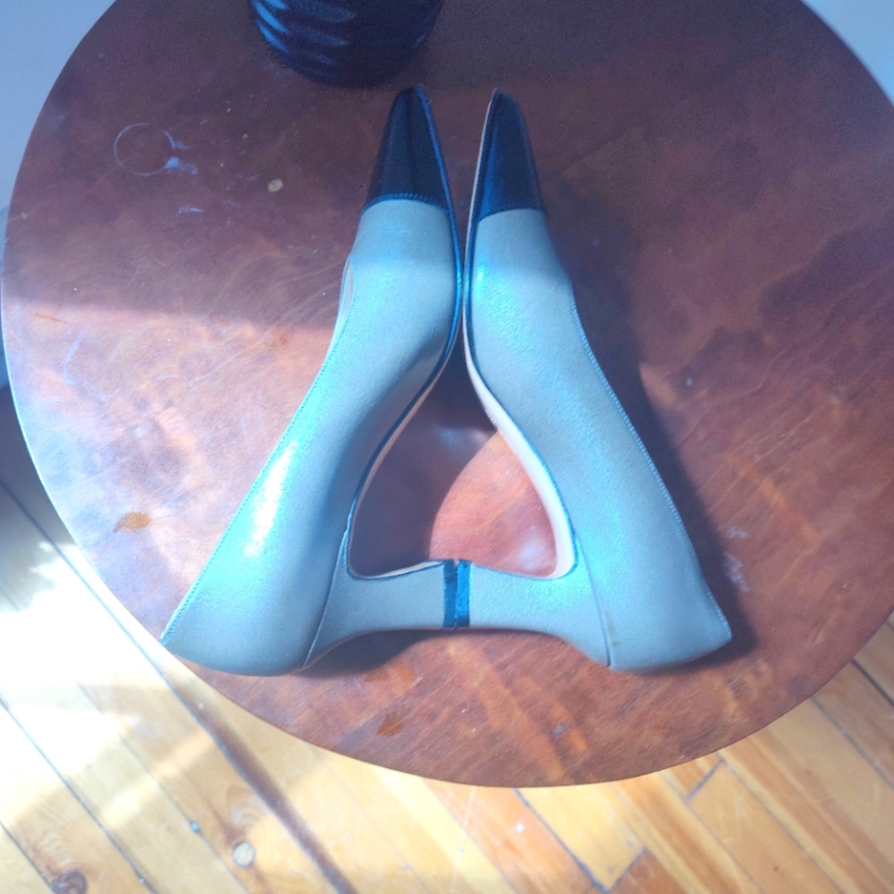 Ferragamo cap toe two tone pumps - Picture 4 of 7